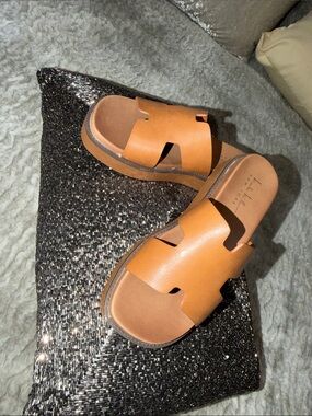 Nicole Miller Tan Leather Slide Sandals